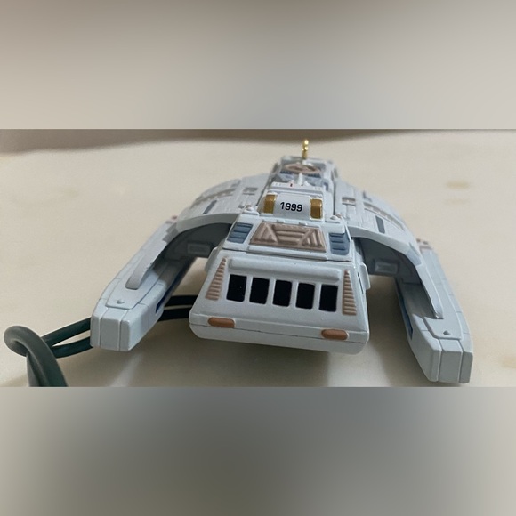 Hallmark Keepsake Star Trek Runabout USS Rio Grande - Picture 2 of 5